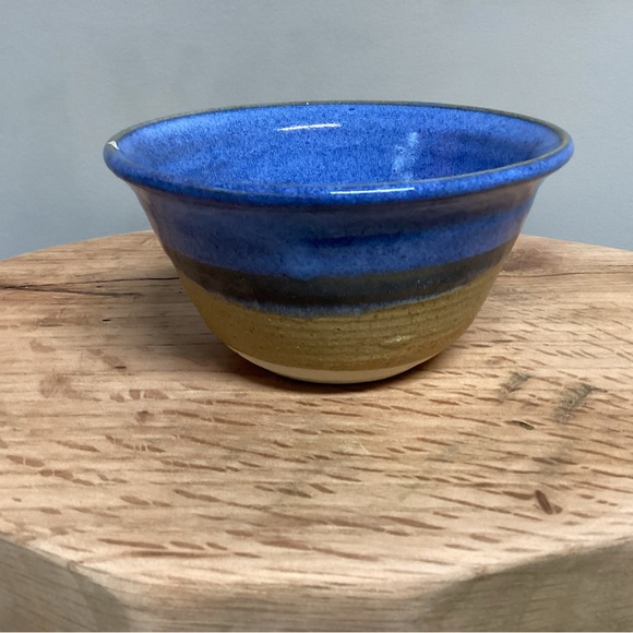 Handcrafted Ceramic Pottery Bowl by Stokes - Beautiful Blues with tan/cream base - Picture 3 of 15